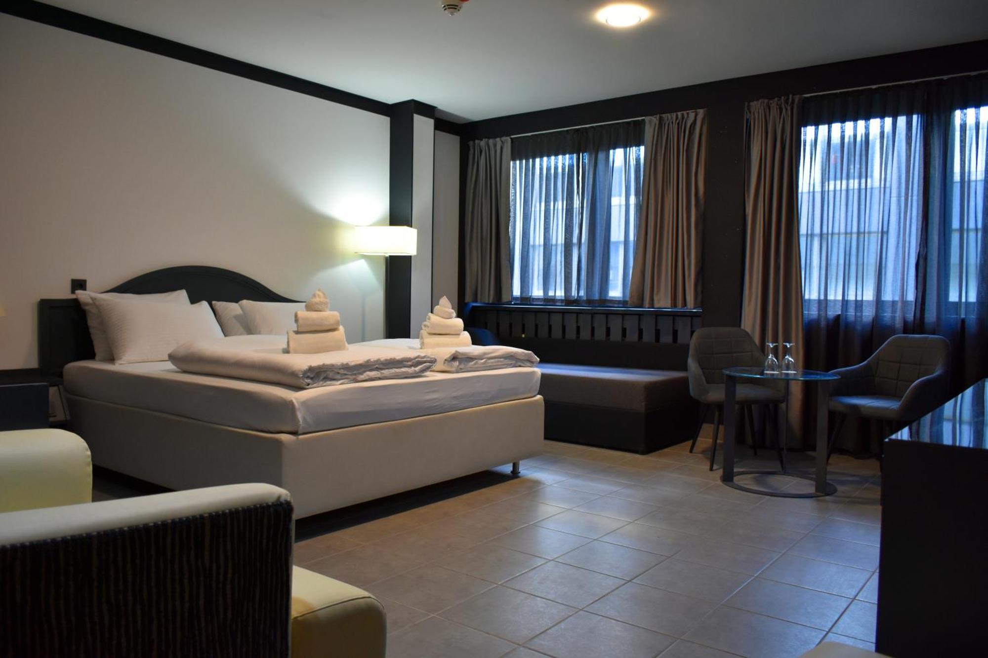 Tibet Hotel Am Airport Duesseldorf-Ратинген Экстерьер фото