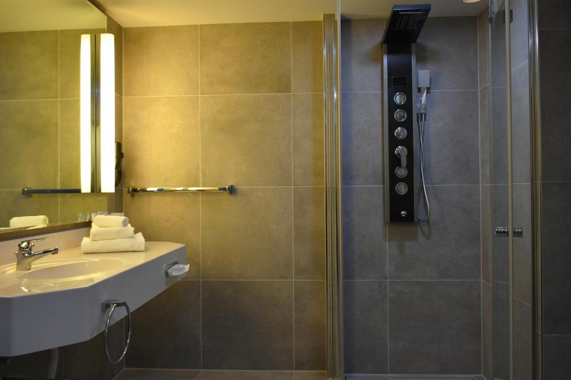 Tibet Hotel Am Airport Duesseldorf-Ратинген Экстерьер фото